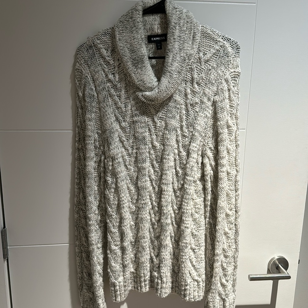 Men’s Express collard sweater size S